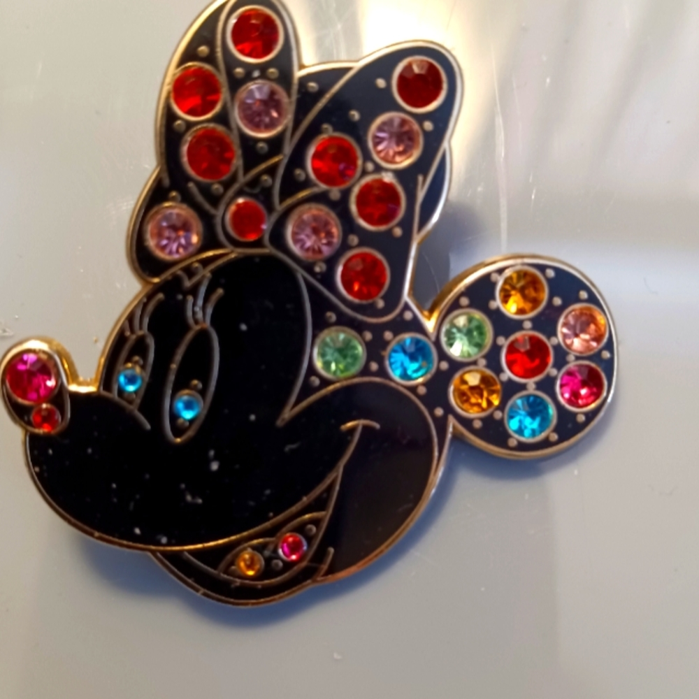 Minnie Mouse pin